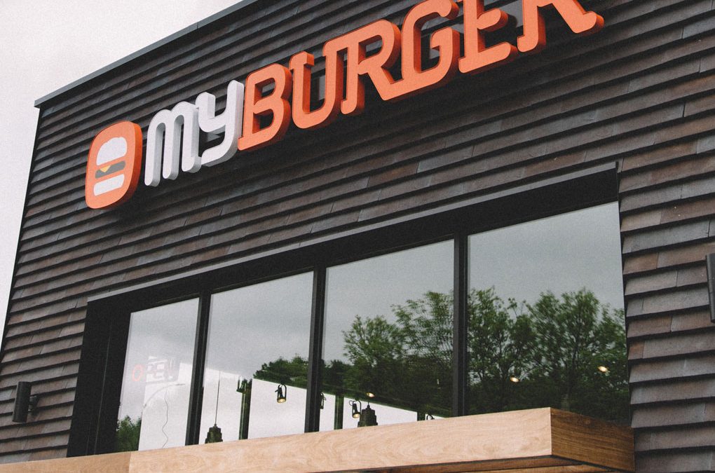 Restaurant Signage Design: Creating Visual Identity That Attracts Customers